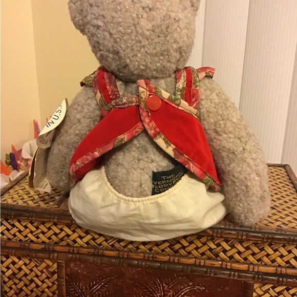 VERMONT TEDDY BEAR VINTAGE JOINTED PLUSH ORIG TAGS 1995 ORIG CLOTHES VERY CUTE - Picture 3 of 6